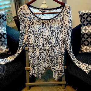 Long sleeve lightweight black and white top